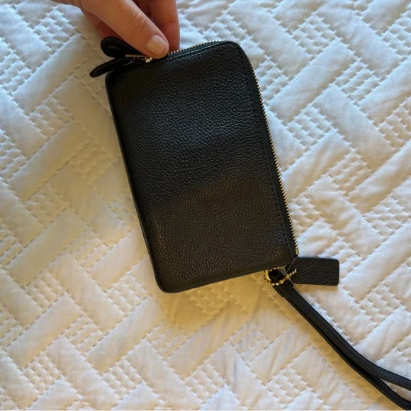 LIKE NEW! Coach Black Leather Wristlet with Gold Hardware - Picture 5 of 9